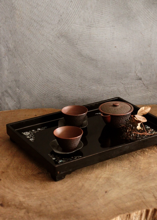 螺鈿細工の漆膳　飾り台　螺鈿　花台　古道具　お膳　茶台　35×25ｃｍ