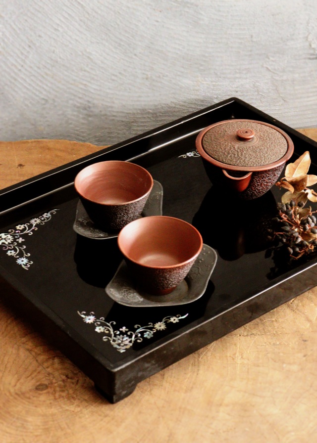 螺鈿細工の漆膳 飾り台 螺鈿 花台 古道具 お膳 茶台 韓国螺鈿 35×25cm