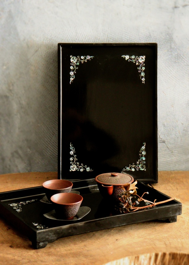 螺鈿細工の漆膳　飾り台　螺鈿　花台　古道具　お膳　茶台　35×25ｃｍ