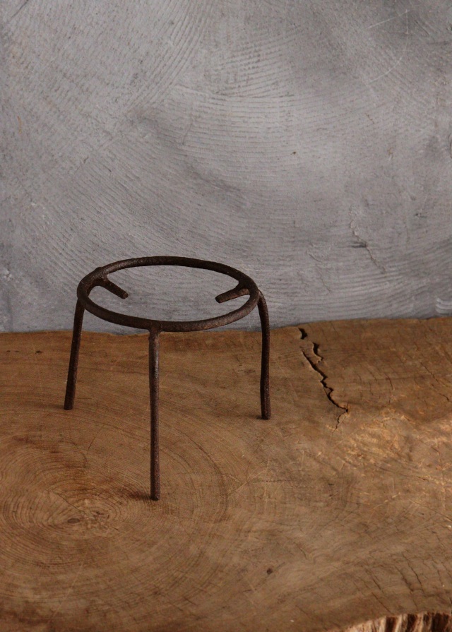 鉄味の良い古い五徳　鉄製五徳　火鉢周りのお道具　卓上火鉢　古道具　民藝　