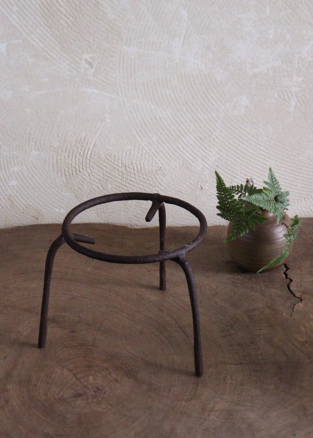 鉄味の良い古い五徳　鉄製五徳　火鉢周りのお道具　卓上火鉢　古道具　民藝　