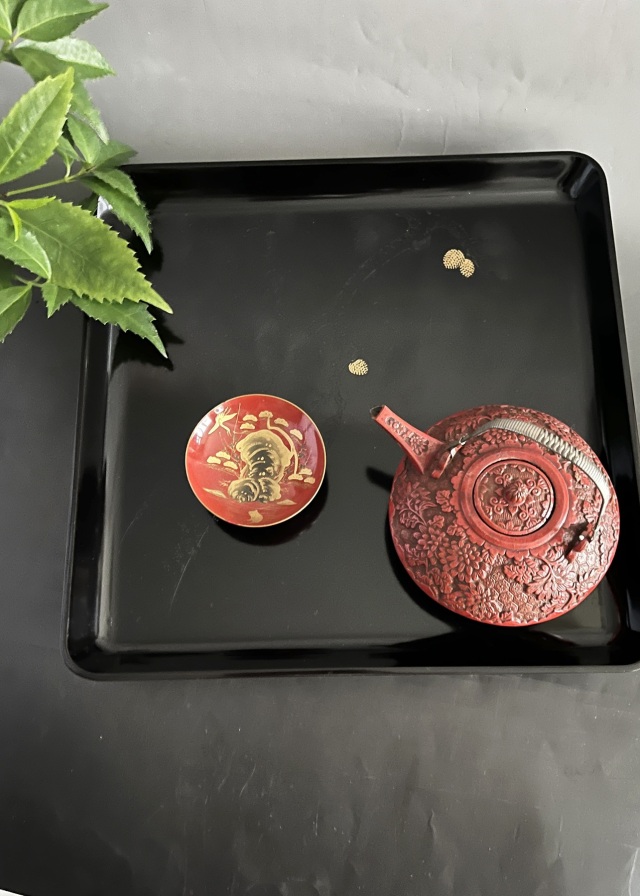 堅地　輪島塗　御膳沈金　松ぼっくり図　二枚組　