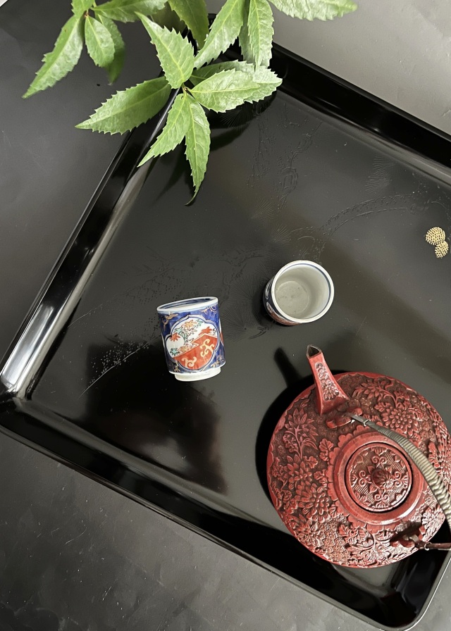 堅地　輪島塗　御膳沈金　松ぼっくり図　二枚組　