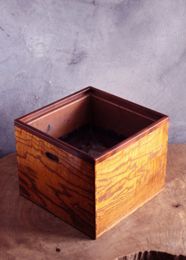 レトロな箱火鉢 - 家具