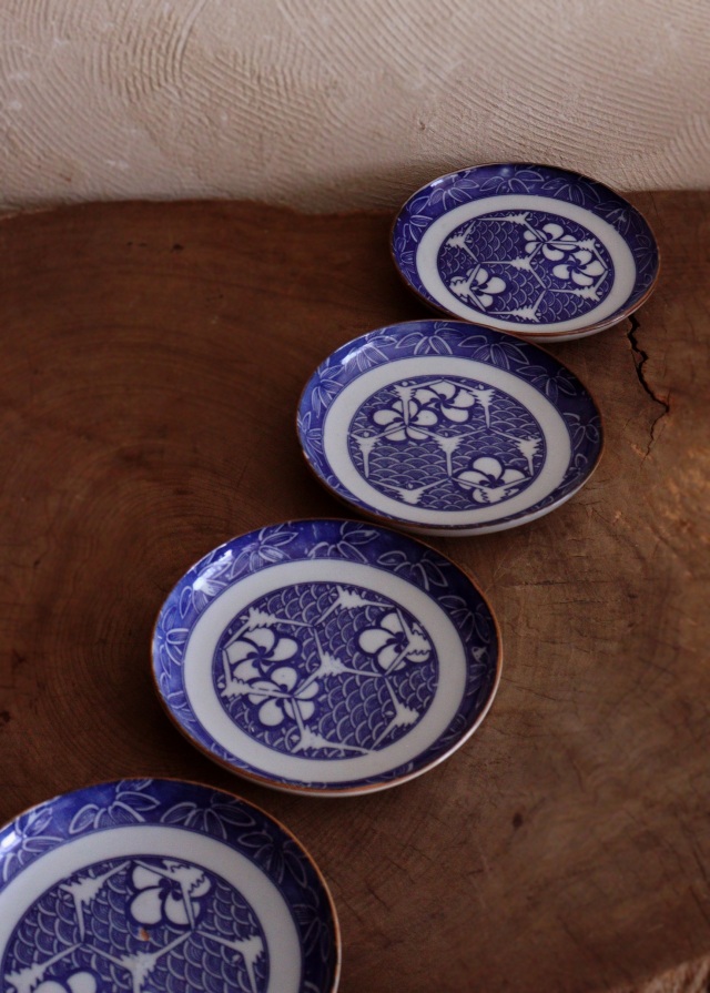 染付印判青海波亀甲花笹紋皿　４枚組　16ｃｍ　ケーキ皿　取り皿　モダン皿　印判皿