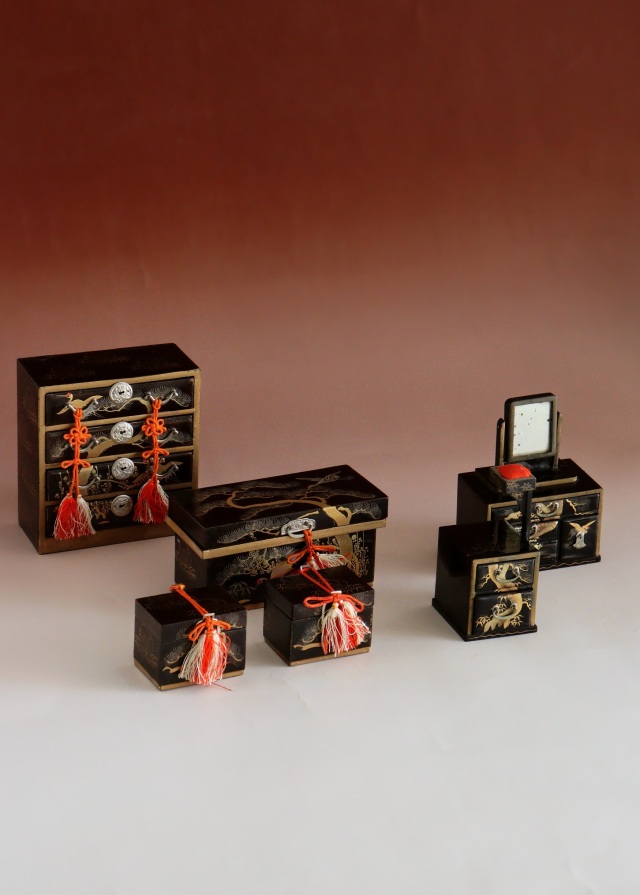 雛道具　蒔絵道具　雛人　鏡台　箪笥　長持　蒔絵道具　裁縫箱　雛人形道具　道具　ひな祭り