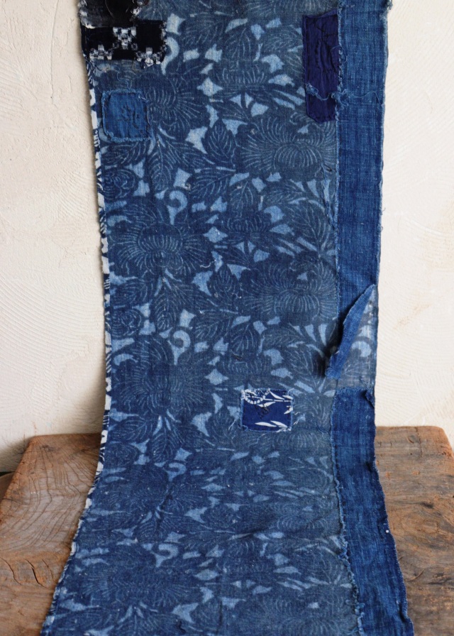 襤褸 古布 アジアもの アンティーク Antique Sam's Collection古布 藍染 古裂 藍染アンティーク 菊唐草