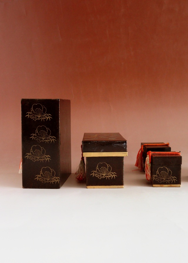 雛道具　蒔絵道具　雛人　鏡台　箪笥　長持　蒔絵道具　裁縫箱　雛人形道具　道具　ひな祭り