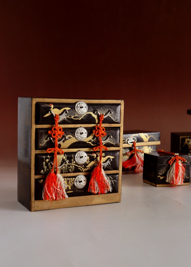 雛道具　蒔絵道具　雛人　鏡台　箪笥　長持　蒔絵道具　裁縫箱　雛人形道具　道具　ひな祭り