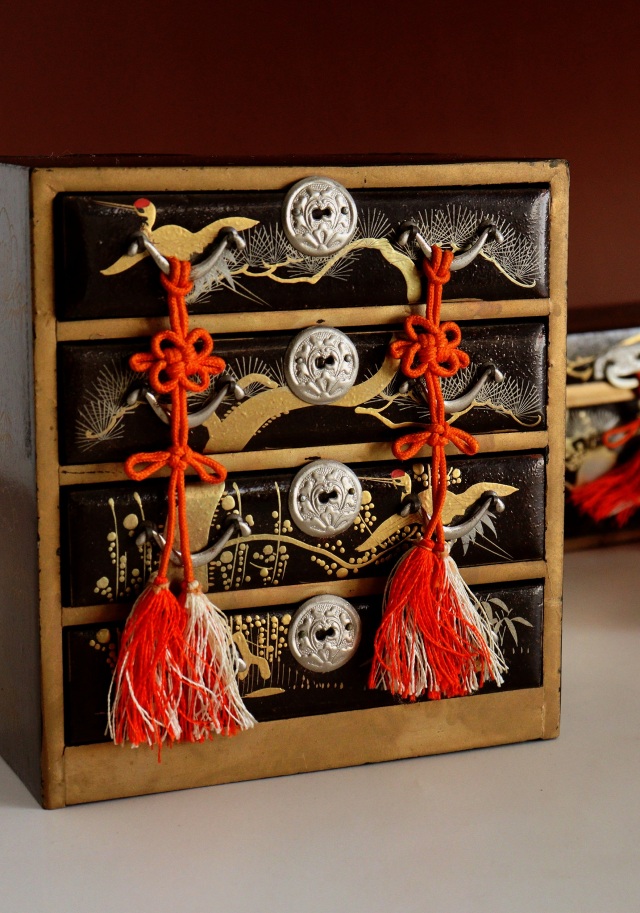 雛道具　蒔絵道具　雛人　鏡台　箪笥　長持　蒔絵道具　裁縫箱　雛人形道具　道具　ひな祭り