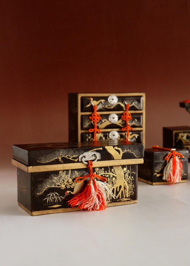 雛道具　蒔絵道具　雛人　鏡台　箪笥　長持　蒔絵道具　裁縫箱　雛人形道具　道具　ひな祭り