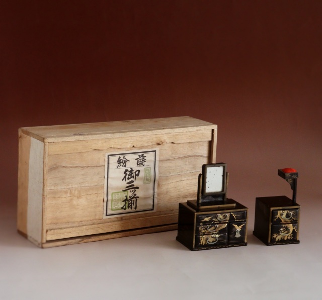 雛道具　蒔絵道具　雛人　鏡台　箪笥　長持　蒔絵道具　裁縫箱　雛人形道具　道具　ひな祭り