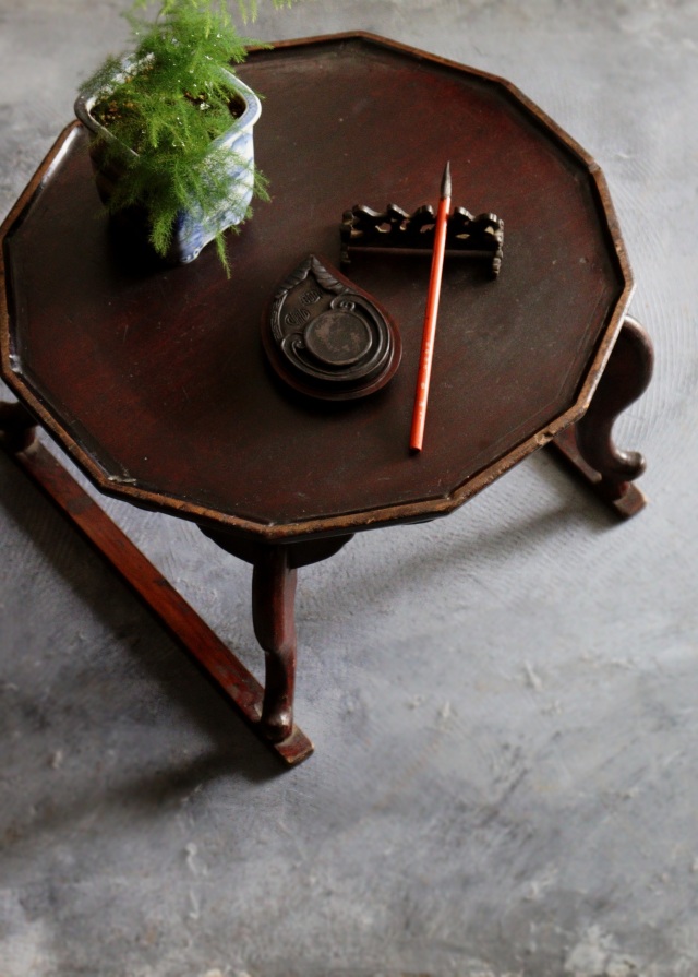 韓国李朝家具、陶磁器、味わいある素敵な商品を御紹介致します。 