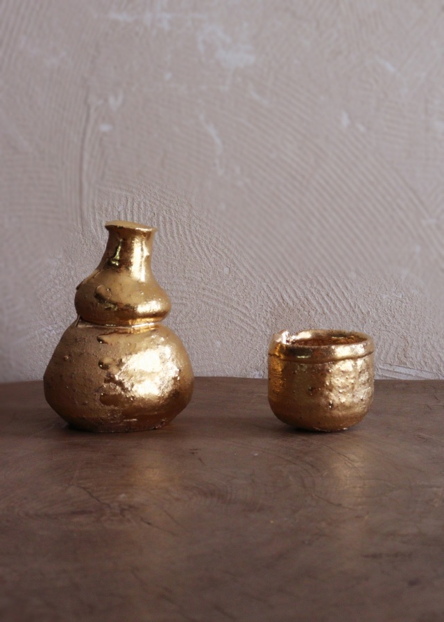 小島陽介作　金彩徳利　金彩ぐいのみ　酒器セット　ぐいのみ　酒器　酒盃　共箱　Yosuke Kojima  - Gold  Sake Set, Tokkuri & Guinomi