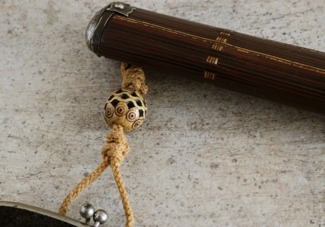 相良刺繍　煙草入れ　竹細工キセルケース　アンティーク　装身具　透かし根付