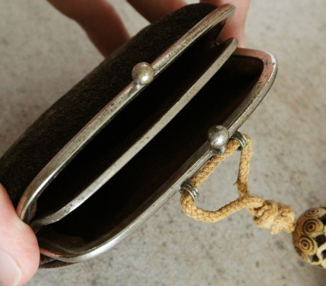 相良刺繍　煙草入れ　竹細工キセルケース　アンティーク　装身具　透かし根付