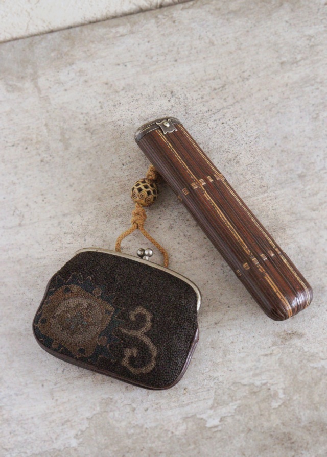 相良刺繍　煙草入れ　竹細工キセルケース　アンティーク　装身具　透かし根付
