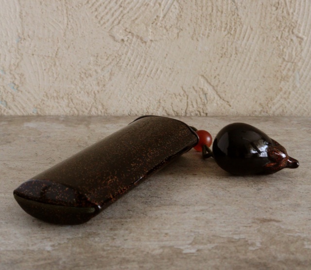 梨地漆ケース　煙草入れ　眼鏡ケース　キセルケース　アンティーク　装身具　茄子根付