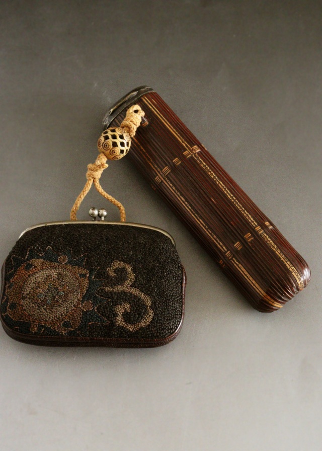 相良刺繍　煙草入れ　竹細工キセルケース　アンティーク　装身具　透かし根付