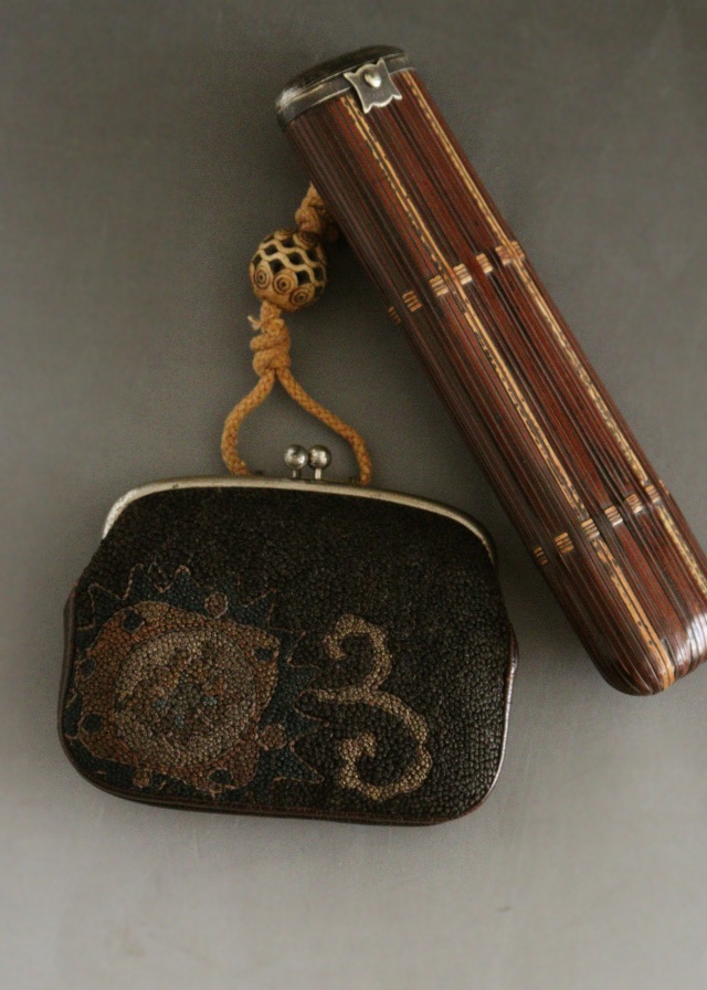相良刺繍　煙草入れ　竹細工キセルケース　アンティーク　装身具　透かし根付