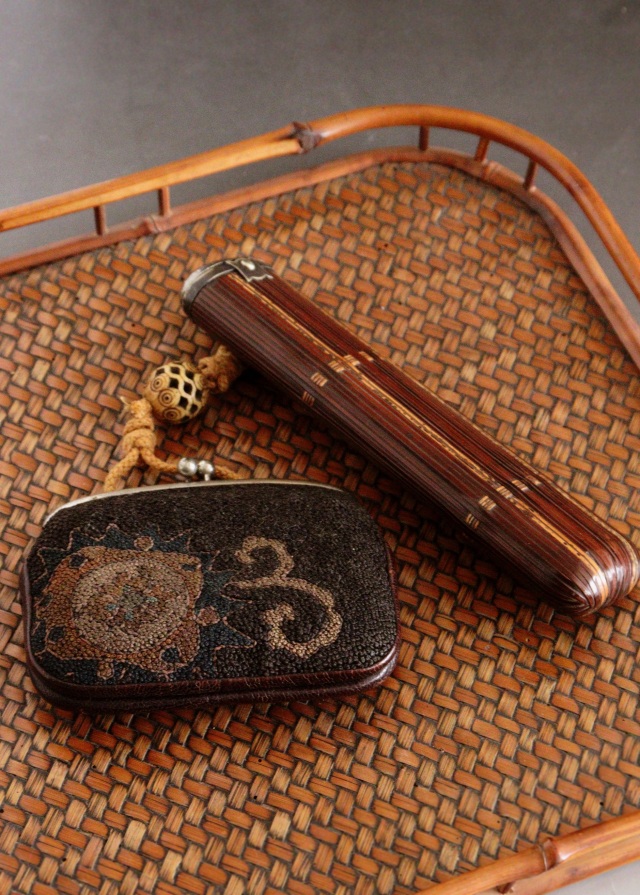 相良刺繍　煙草入れ　竹細工キセルケース　アンティーク　装身具　透かし根付