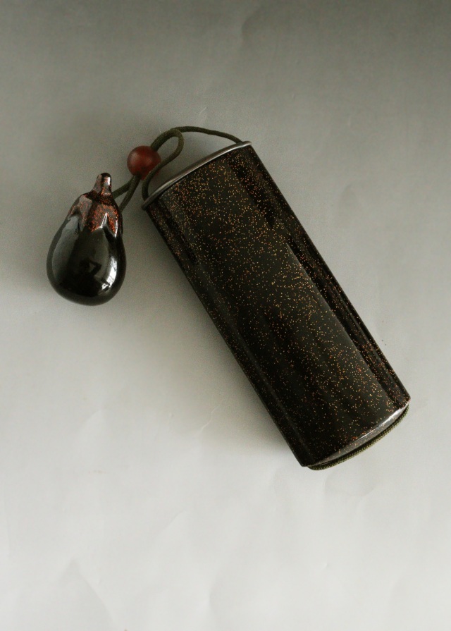 梨地漆ケース　煙草入れ　眼鏡ケース　キセルケース　アンティーク　装身具　茄子根付