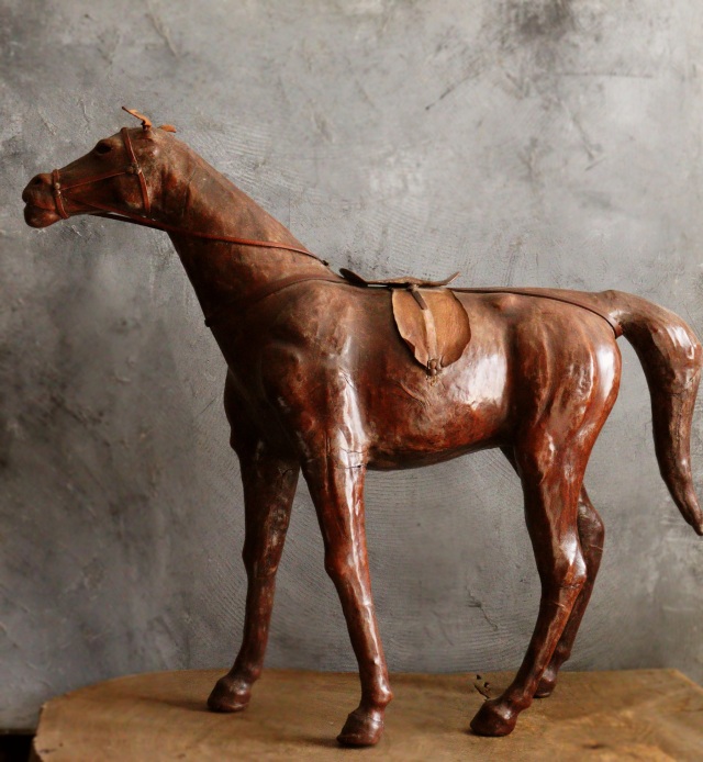 革製　馬像　オブジェ　インテリア　置物