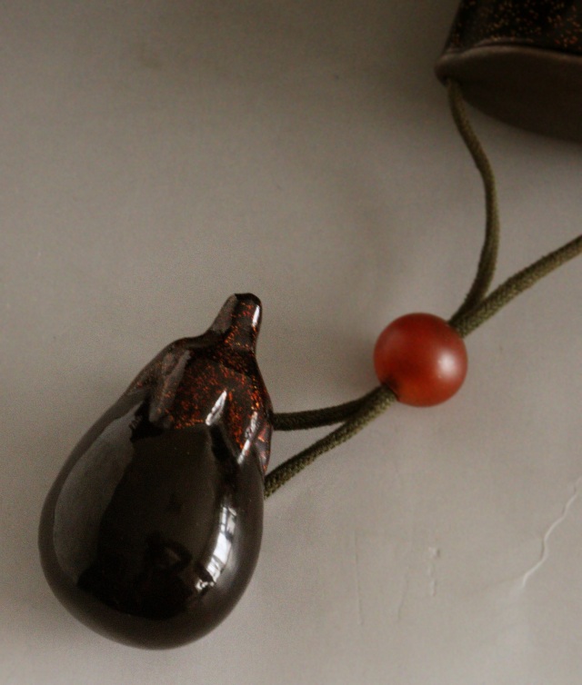 梨地漆ケース　煙草入れ　眼鏡ケース　キセルケース　アンティーク　装身具　茄子根付