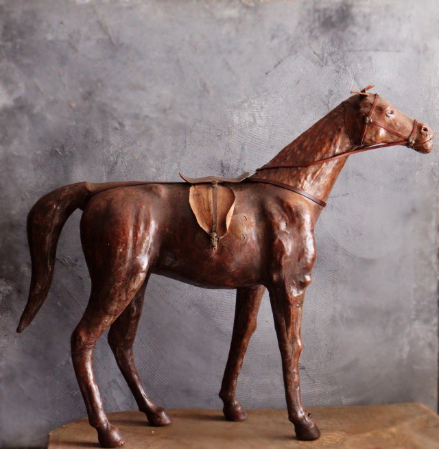 革製　馬像　オブジェ　インテリア　置物