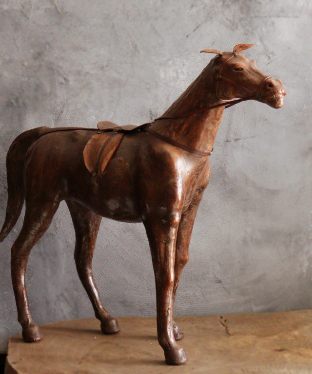 革製　馬像　オブジェ　インテリア　置物