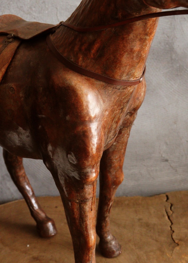 革製　馬像　オブジェ　インテリア　置物