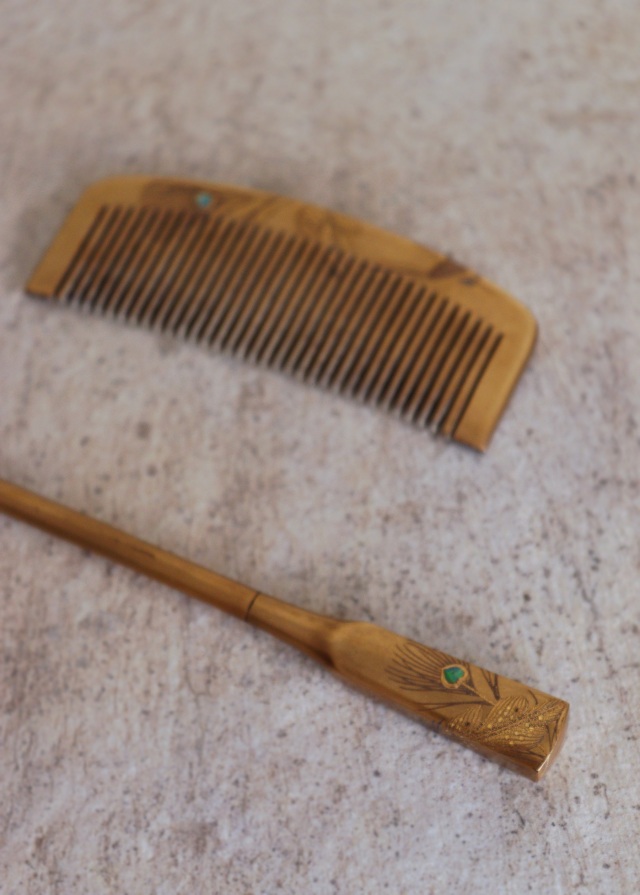 螺鈿孔雀紋蒔絵櫛・笄セット　漆器　髪飾り　和装小物　伝統工芸