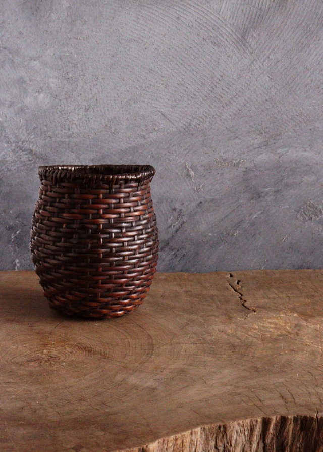 岩尾豊南作　掛け花籠　古籠　竹籠　うずくまる籠