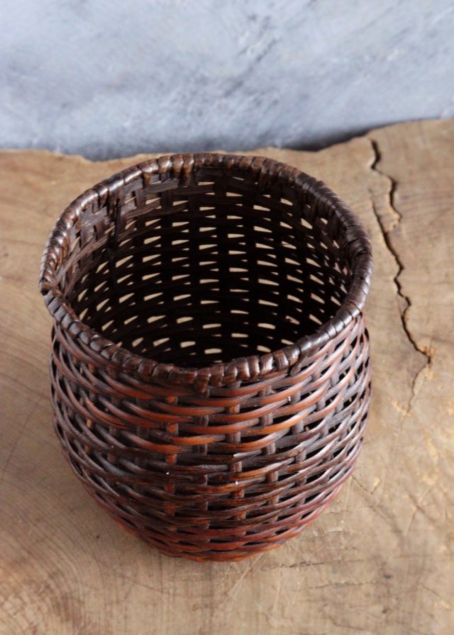 岩尾豊南作　掛け花籠　古籠　竹籠　うずくまる籠