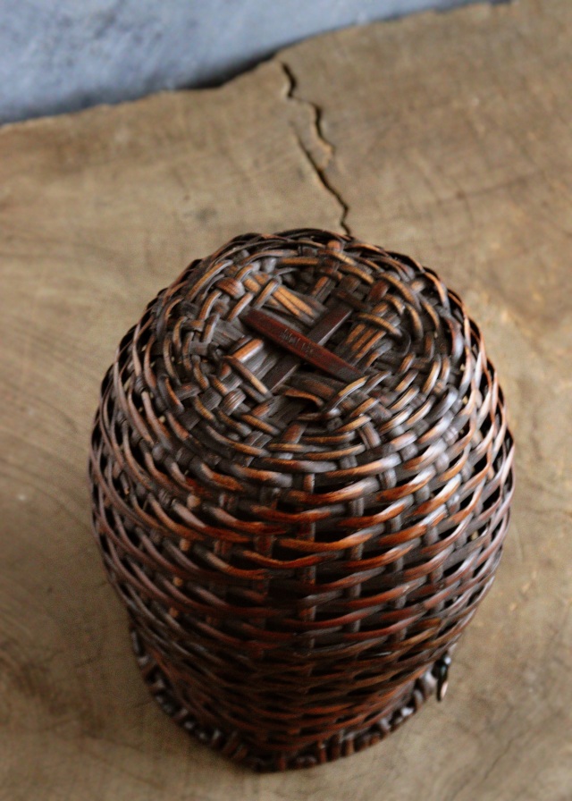 岩尾豊南作　掛け花籠　古籠　竹籠　うずくまる籠