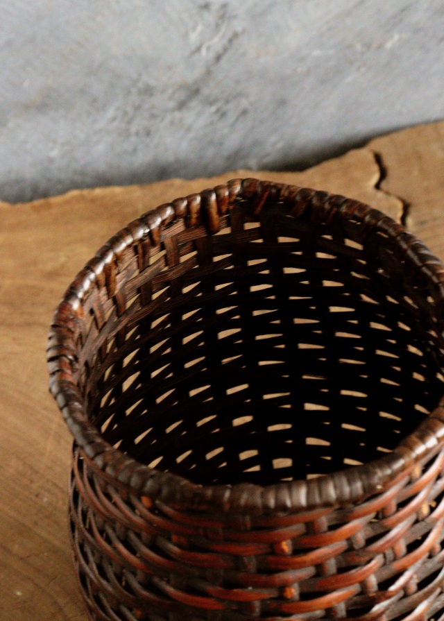 岩尾豊南作　掛け花籠　古籠　竹籠　うずくまる籠