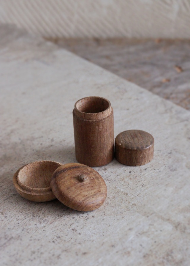 小さな小さな木製の急須セット　茶器セット　縮緬巾着袋付　ミニチュア　おままごと　