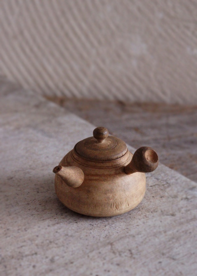 小さな小さな木製の急須セット　茶器セット　縮緬巾着袋付　ミニチュア　おままごと　