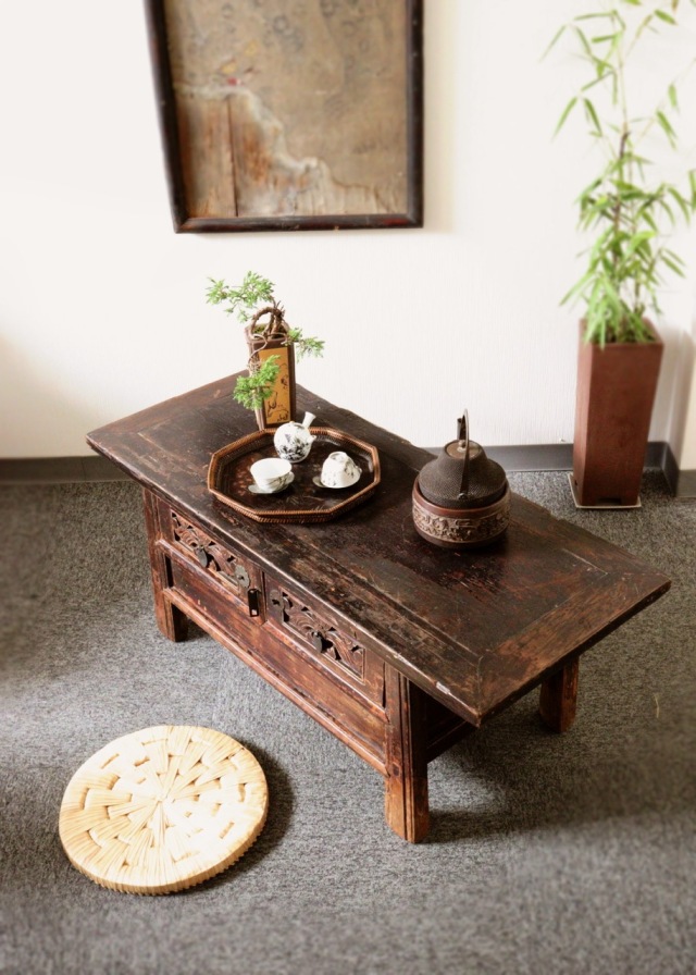 李朝彫刻文机　韓国アンティーク家具　机　テーブル　李朝家具　古道具　ローテーブル