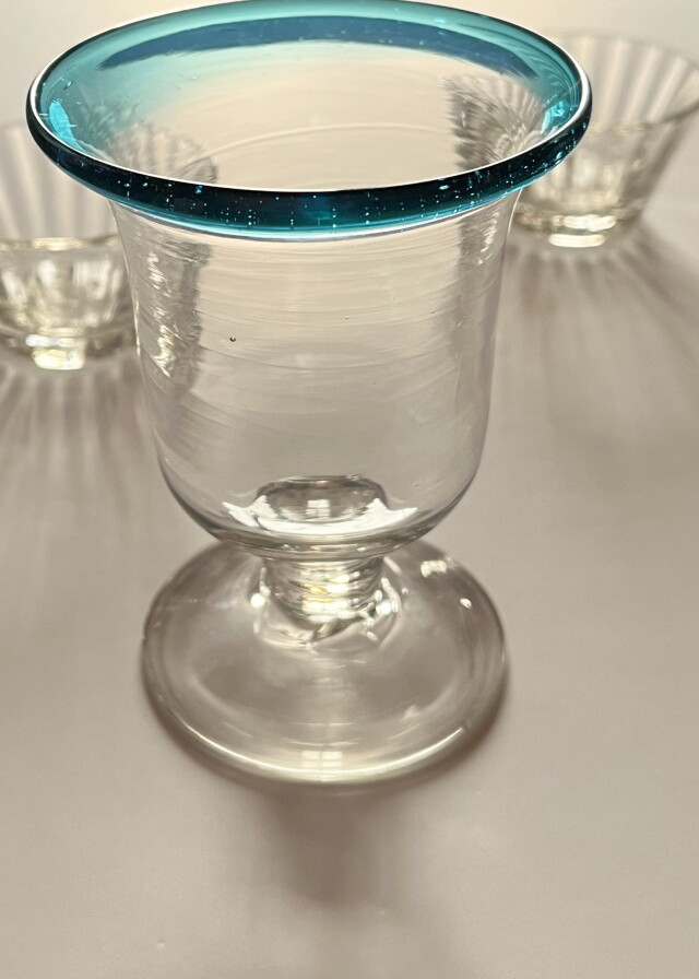 氷カップ・ブルーの口縁