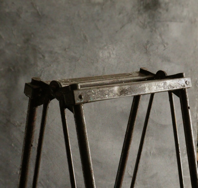 古い三脚　ビンテージ　古いはしご　インダストリアル