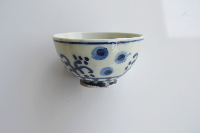 染付手描き波蛍紋煎茶茶碗