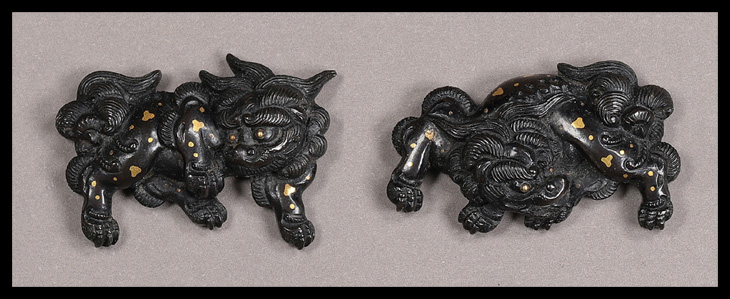 商品番号：T-1253　目貫：獅子図　無銘古金工として特別保存刀装具鑑定書付き