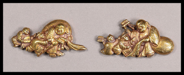 【売約済】商品番号：T-1252　目貫：布袋唐子図　無銘後藤　特別保存刀装具鑑定書付き