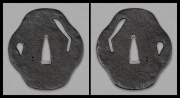 【商談中】商品番号：VT-049　鐔：鉈図　銘・信家　第三十二回重要刀装具指定（重要刀装具証明書）【※価格はお問い合わせください】
