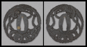商品番号：VT-055　鍔：桐鳳凰透図　銘・砂川工（金印）正吉　保存刀装具鑑定書付き