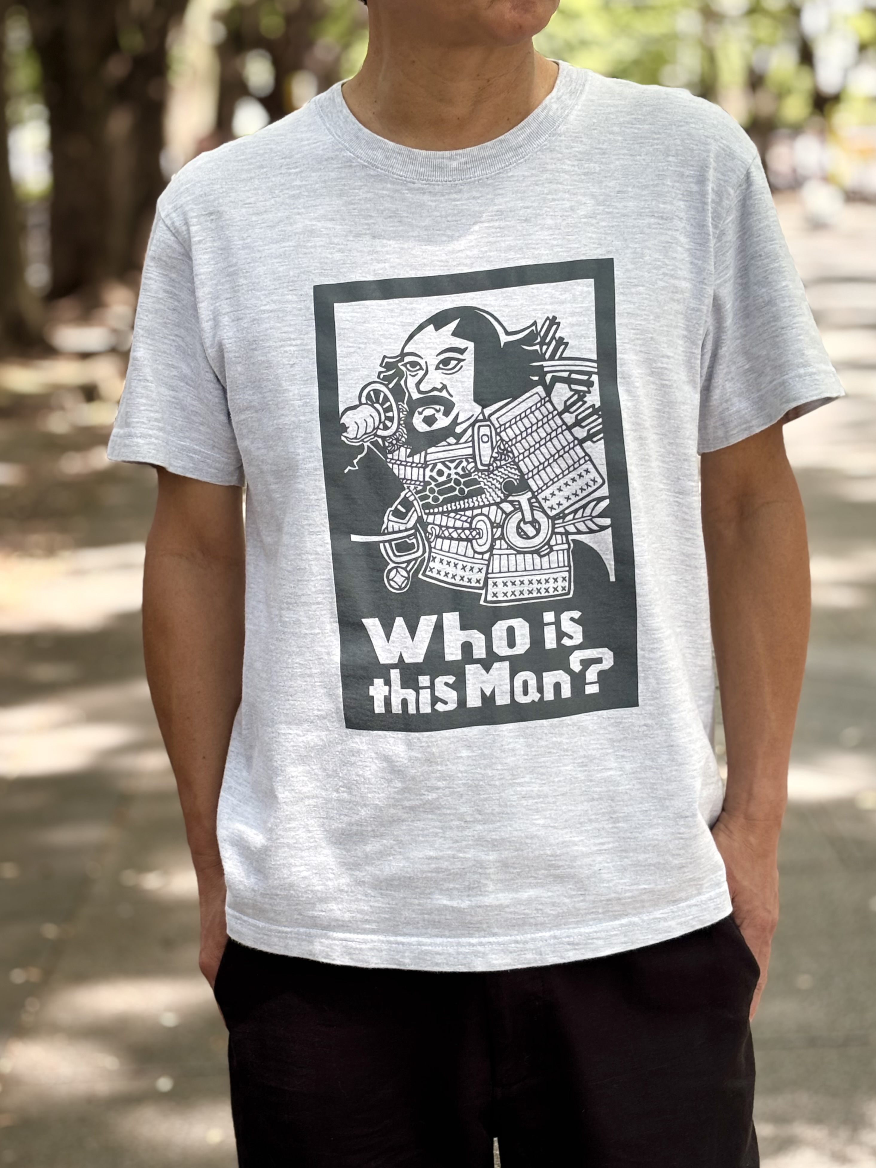 Who is this Man?　この男は誰だ？Tシャツ