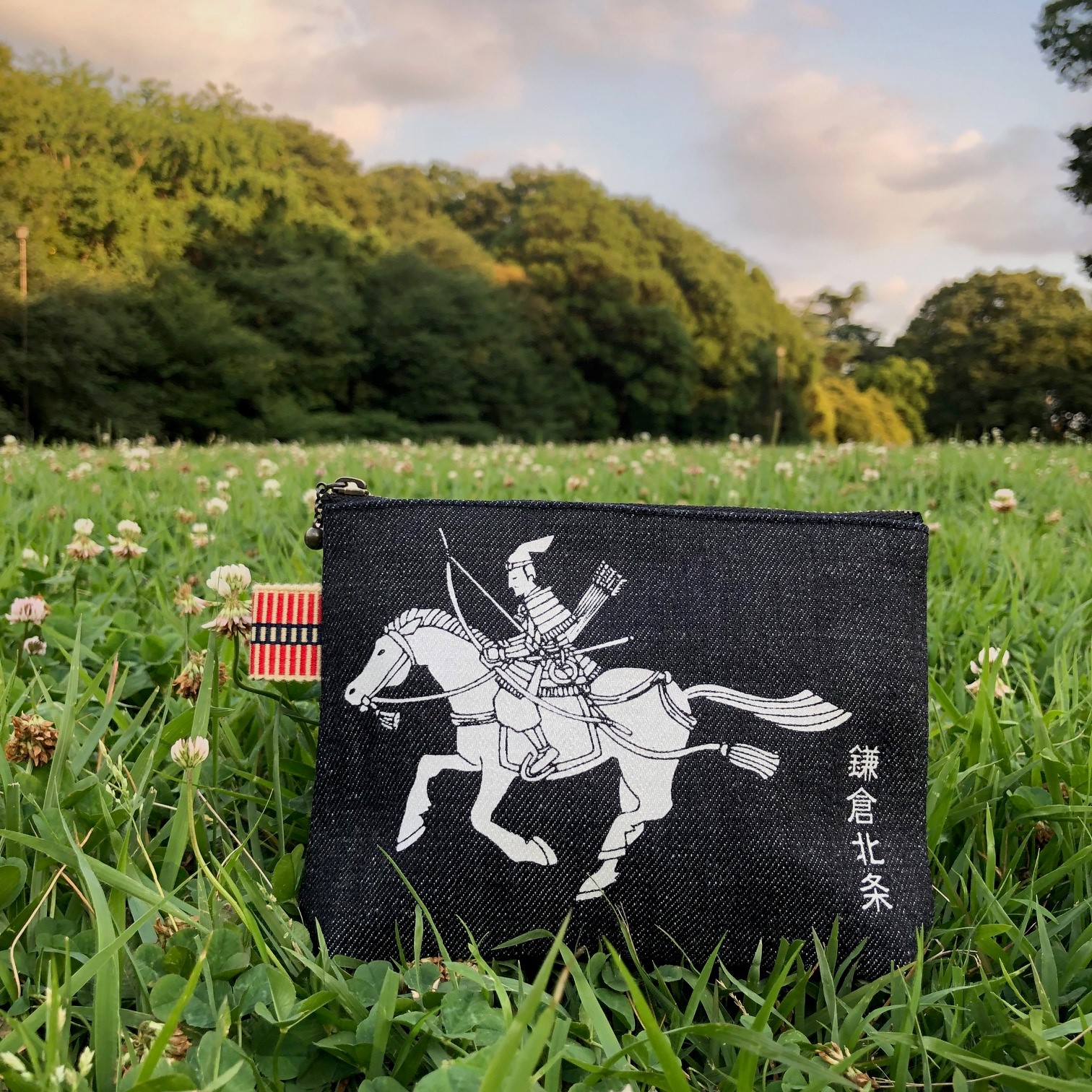 鎌倉北条御家人デニムポーチ　裏面三つ鱗家紋