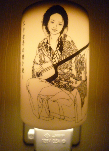 高杉晋作の愛妾おうのの常夜灯（コンセントタイプアロマランプ）「三千世界の鴉を殺し主と朝寝がしてみたい」