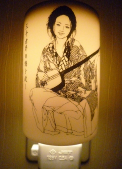 長州の革命児高杉晋作の愛妾おうのの常夜灯 コンセントタイプアロマランプ 三千世界の鴉を殺し主と朝寝がしてみたい 侍気分ランプシリーズ